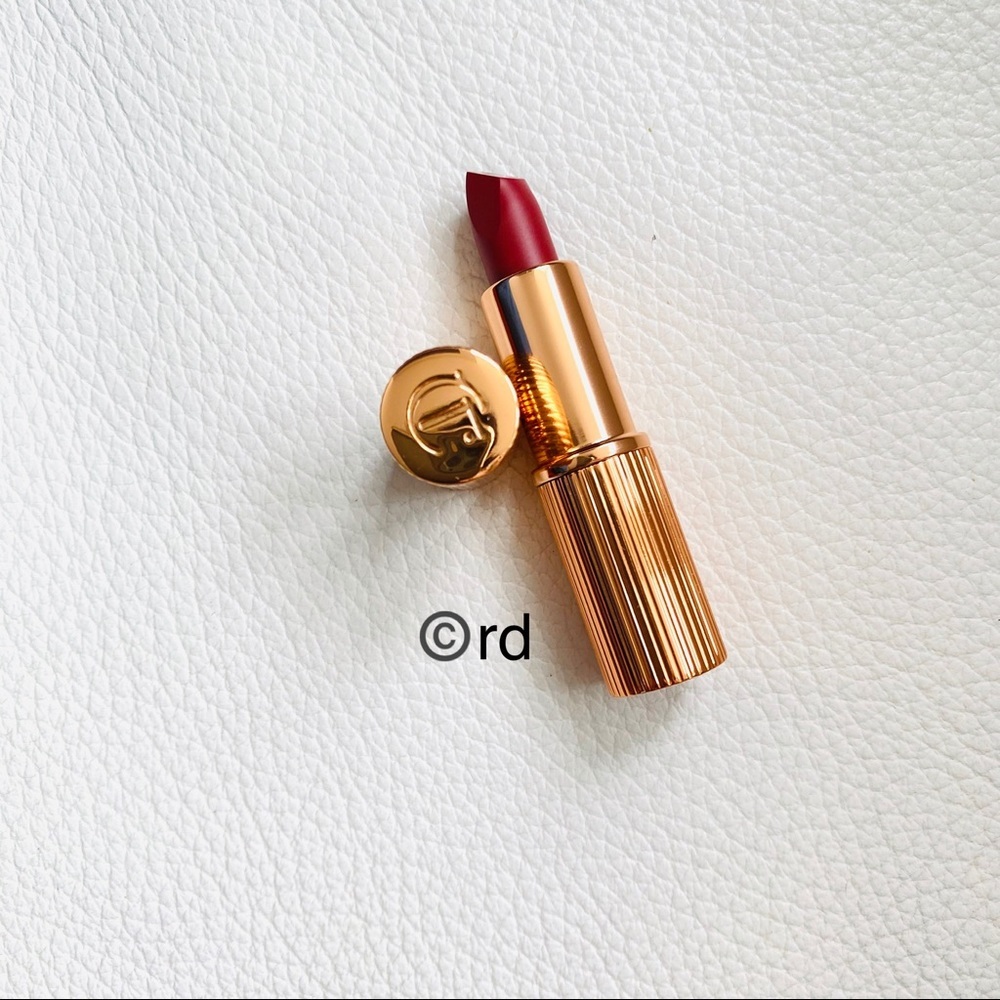 Chrlotte Tilbury Lips Walk of No Shame travel size